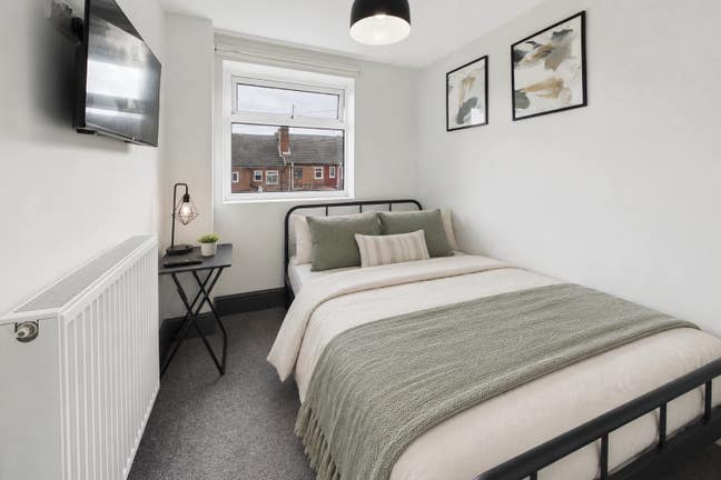 Nice comfy rooms - all bills included Main Photo