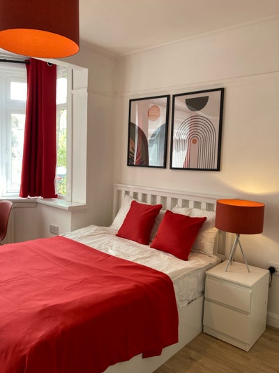 Double room 5 mins walk Hanger lane & Park Royal S Main Photo