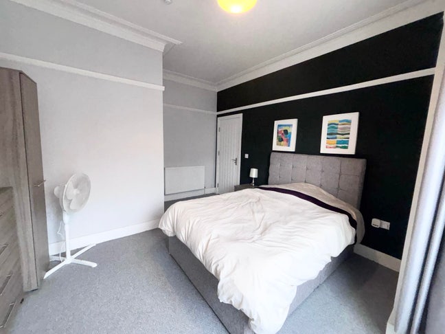 3X Rooms in Hmo Close to Bramley Train Station! Main Photo
