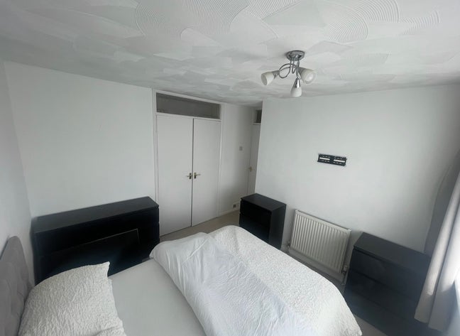 Double room in rainham  Main Photo