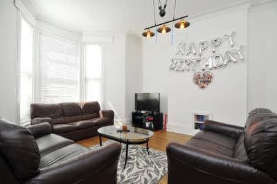 STUDENT Ensuite rooms available &pound;600pcm Main Photo