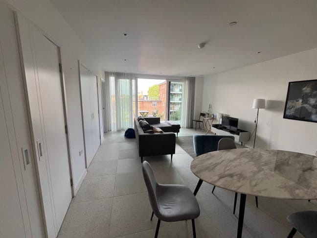 Ensuite Double bedroom East London Main Photo