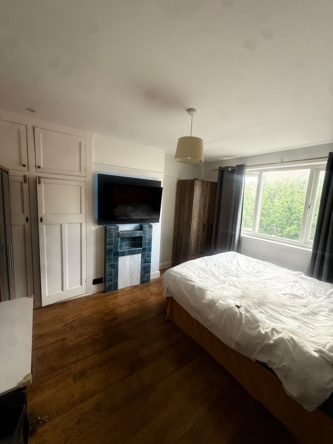 Bright Double Room  all bills included  Main Photo