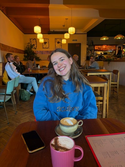 22 F looking for a house/flat :) x  Main Photo