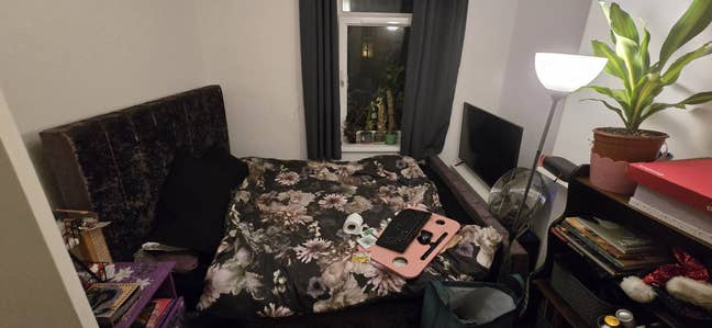 Large double room in queer house in canton Main Photo