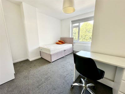 6 Double Bedrooms Available for Individual Rent Main Photo
