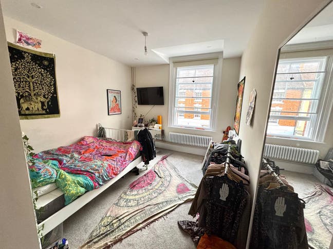 Double Room in spacious new flat Main Photo