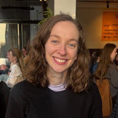 Professional Female seeks a double room Main Photo