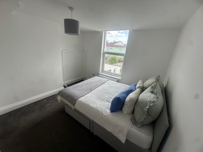 Avail 31 July Ensuite double room Main Photo