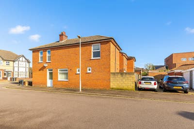 🏡 1 Bed Flat in Central Fareham • Available Now! Main Photo