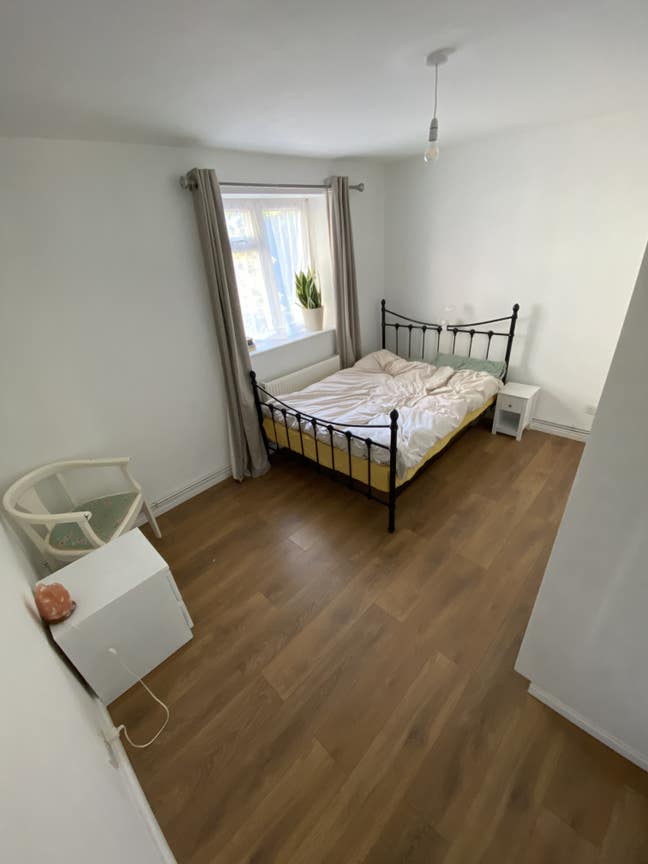 Room in newly renovated apartment  Main Photo