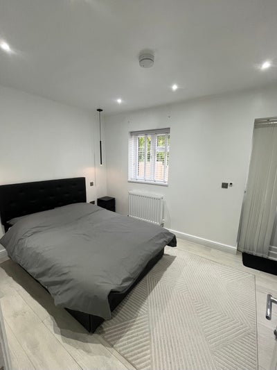 Beautiful, Modern Double Room Available Main Photo