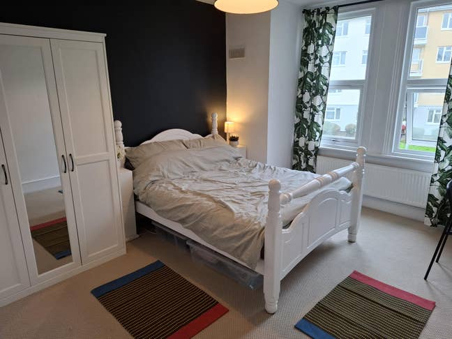 Large bright double bedroom in friendly 2bed flat Main Photo