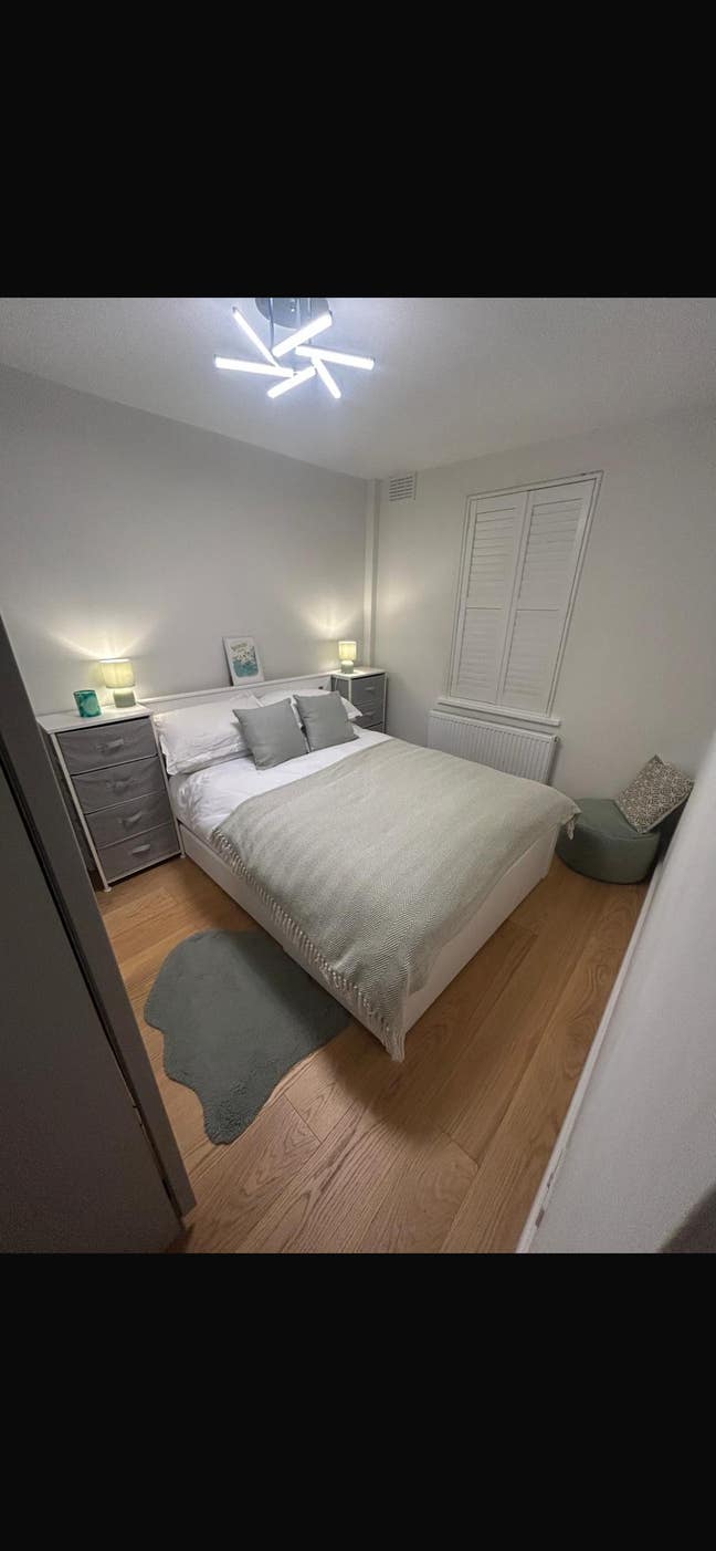 A modern top floor apartment in Belsize Park Main Photo