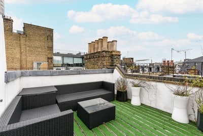 Double Bedroom in a 2 Bed Flat in Farringdon  Main Photo