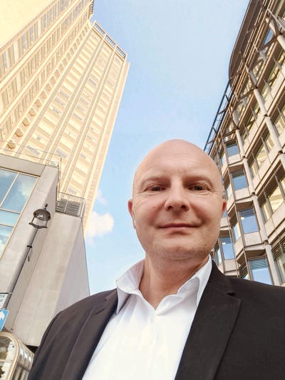I am a professional male aged 55. I am lookin... Main Photo