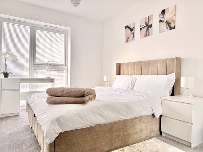 Modern Furnished Double Room with Private Bathroom Main Photo