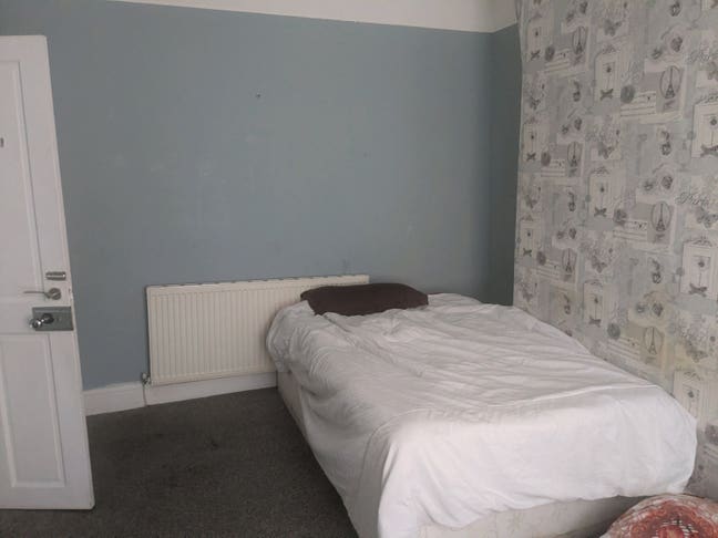 Two rooms in a 4 bedroom house to rent Main Photo