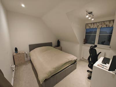 Beautiful and fully furnished room available  Main Photo