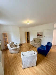 Spacious 3-Bed Flat in Eltham  Main Photo