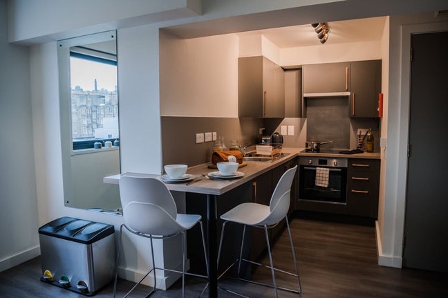 Classic Studio Sublet | 6 McDonald Road, EH7 4GT Main Photo
