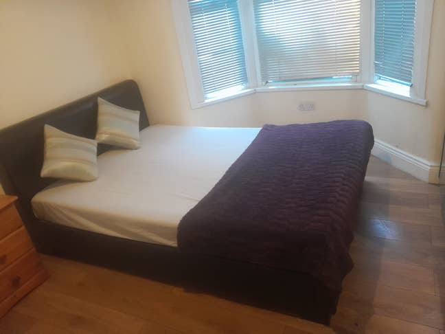 Large Double Room to Rent at Blackhorse Road Main Photo