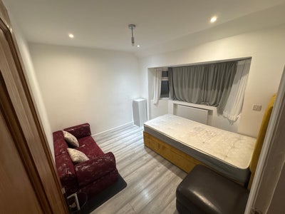Room to let  Main Photo