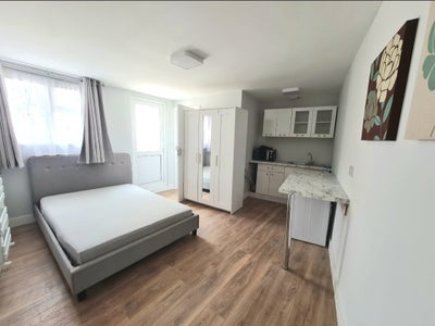 Studio for  rent  in  Harrow Ha2  Main Photo