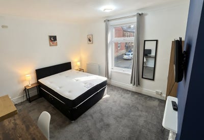Bills Incl Large Double Rooms in S2 Highfield Main Photo