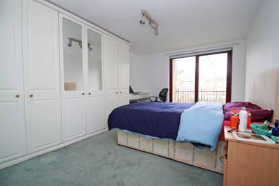 Large Double Room with En-suite & Balcony Main Photo