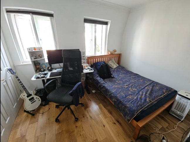 Double Room with Two Built in Wardrobes Main Photo