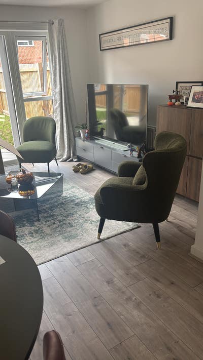 Room available to rent Main Photo