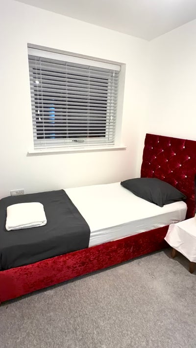 Single room in quiet village Main Photo