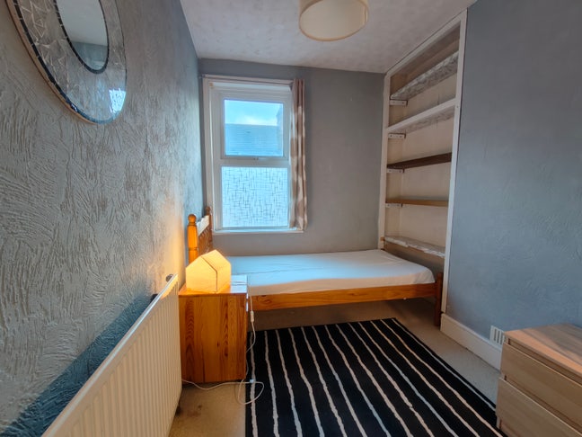 Quiet Professional House Share | Only 4 Occupants  Main Photo