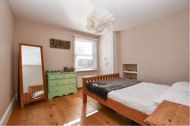 Double room in Wokingham mon-fri Main Photo