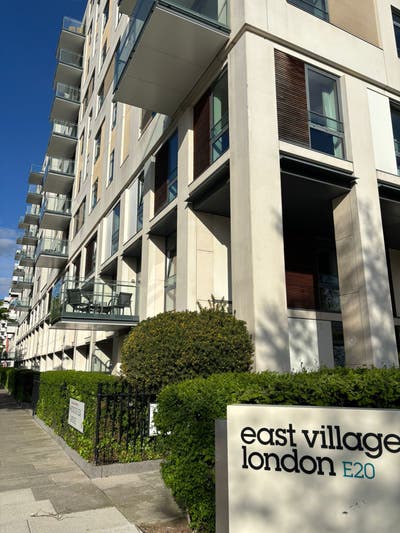 Double Room in Townhouse overlooking Olympic Park Main Photo