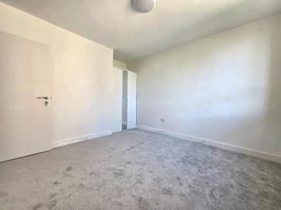 Stunning Split-Level 2 Bedroom Flat in Swiss Cotta Main Photo