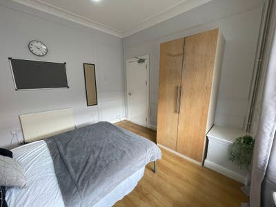 Room in recently refurbished house Main Photo