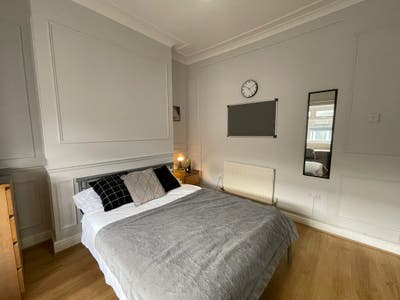Room in recently refurbished house Main Photo