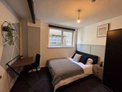 1 Min Walk to Parc Tawe. Low Deposit Main Photo