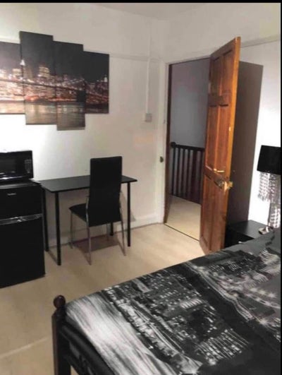 Double room near Northolt Station Main Photo