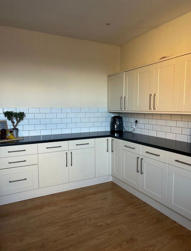Lovely Double Bedroom in Spacious Wimbledon Flat Main Photo