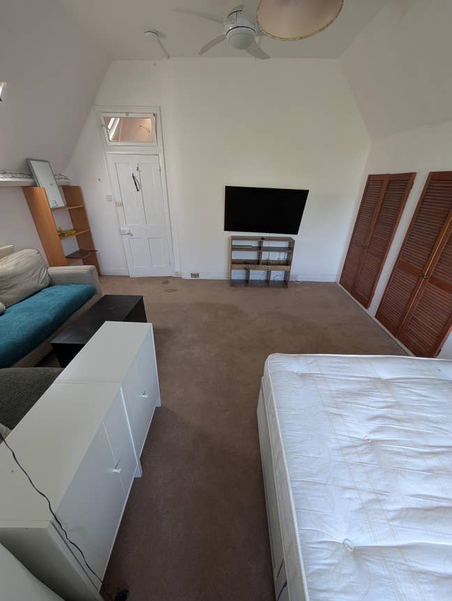 SM12BH - spacious double room available  Main Photo