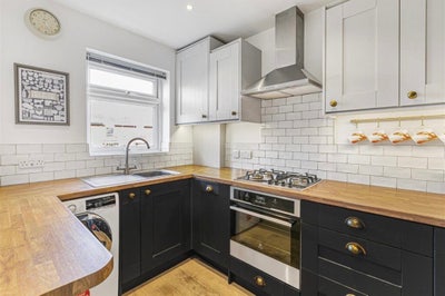 Spacious Double Room to Rent – Worcester Park Main Photo