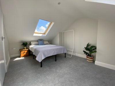 30 June - large double ensuite room, fishponds Main Photo