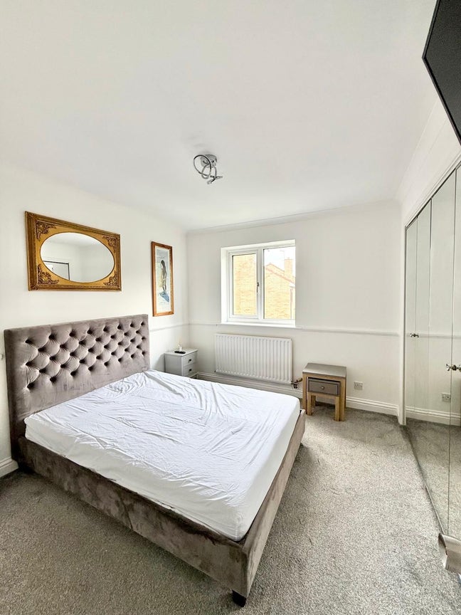 Premium CB1 Rooms – Bills & Weekly Cleaner Main Photo