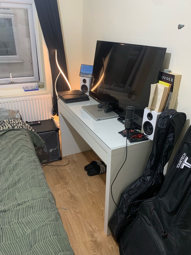 Cosy room in Olympia Hammersmith  Main Photo
