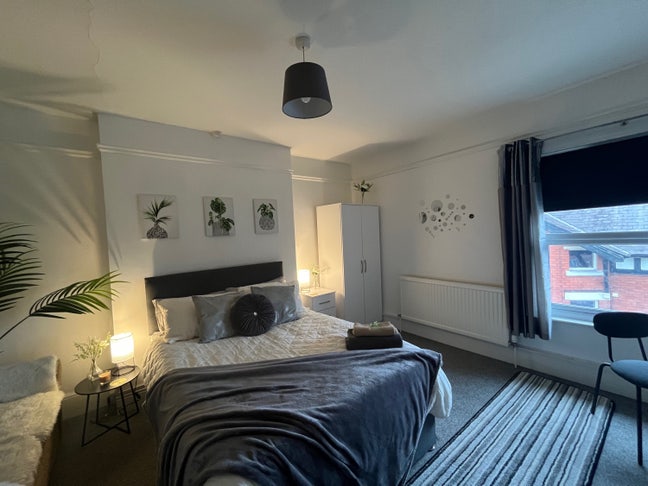 Exceptionally Large Double Room in High Quality  Main Photo