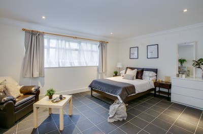 😁🏡Massive En Suite Room in Grand Modern Home😁🏡 Main Photo