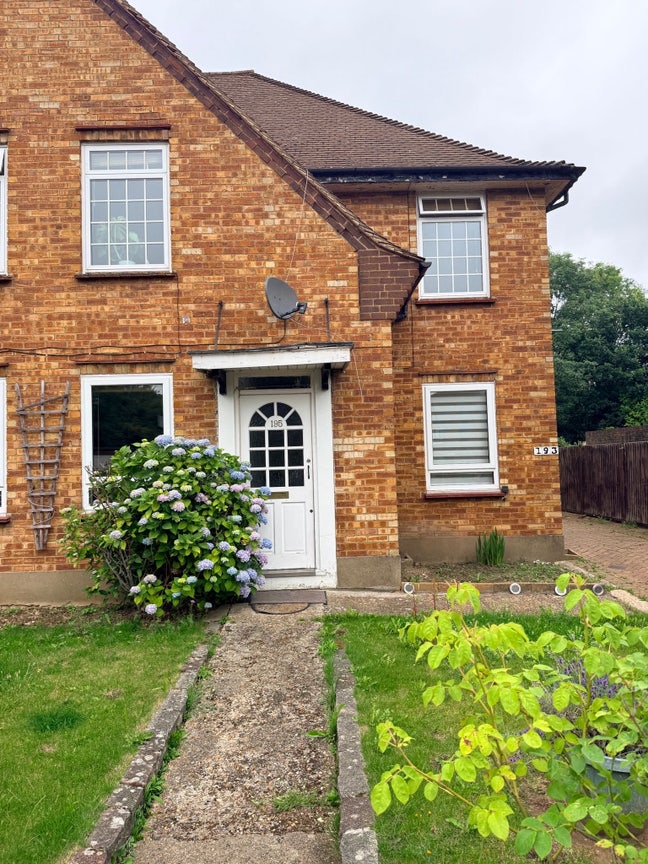 Spare Double Room close to Northwood Hills Station Main Photo